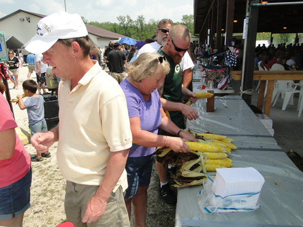 /pictures/CornRoast2018/DSC06177.jpg