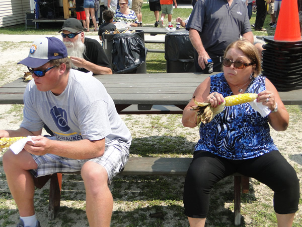 /pictures/CornRoast2018/DSC06181.jpg
