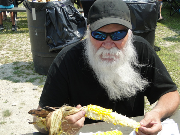 /pictures/CornRoast2018/DSC06182.jpg