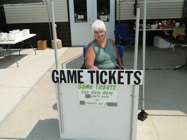 /pictures/CornRoast2018/DSC06187.jpg