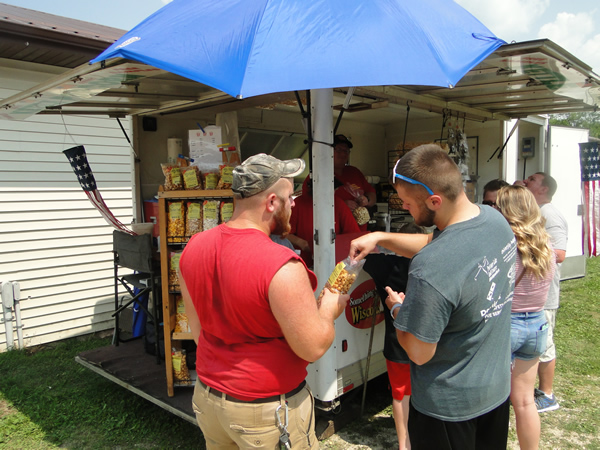 /pictures/CornRoast2018/DSC06191.jpg