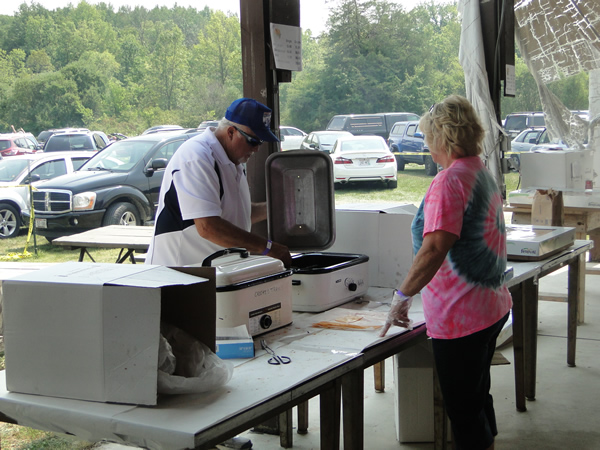 /pictures/CornRoast2018/DSC06195.jpg