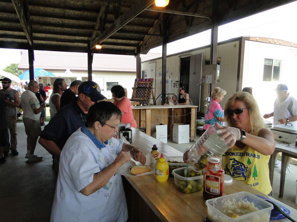 /pictures/CornRoast2018/DSC06197.jpg