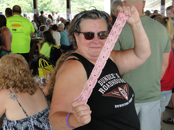 /pictures/CornRoast2018/DSC06198.jpg