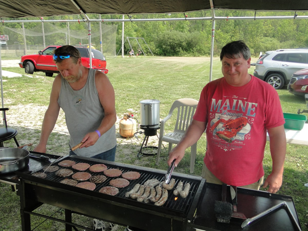 /pictures/CornRoast2018/DSC06199.jpg