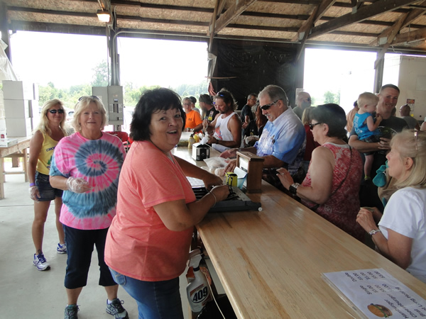 /pictures/CornRoast2018/DSC06203.jpg