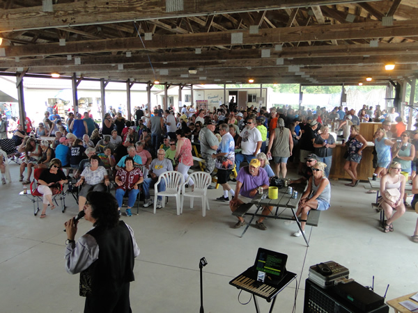 /pictures/CornRoast2018/DSC06214.jpg