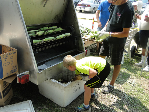 /pictures/CornRoast2018/DSC06221.jpg