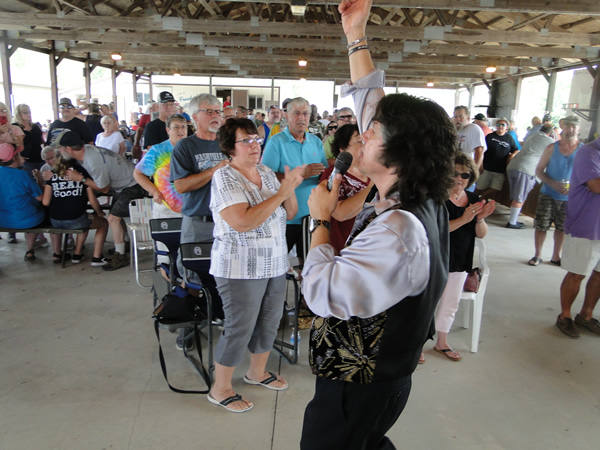 /pictures/CornRoast2018/DSC06241.jpg