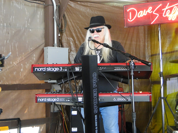 /pictures/CornRoast2018/DSC06250.jpg