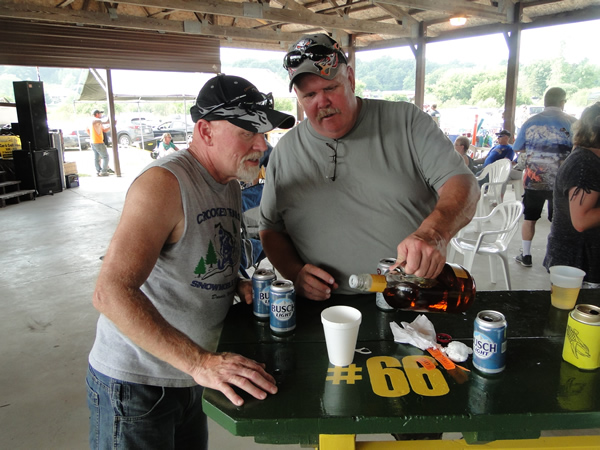 /pictures/CornRoast2018/DSC06259.jpg