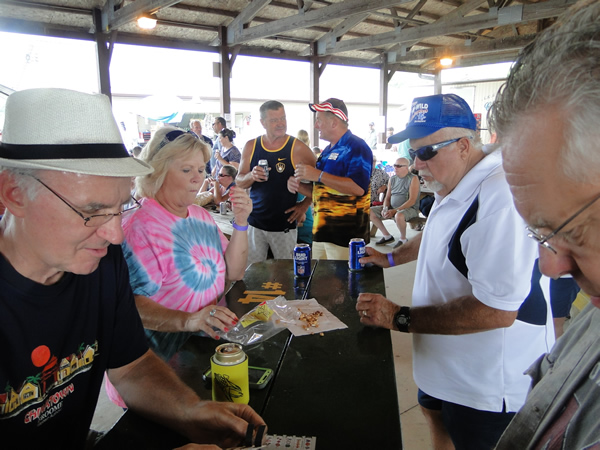/pictures/CornRoast2018/DSC06262.jpg