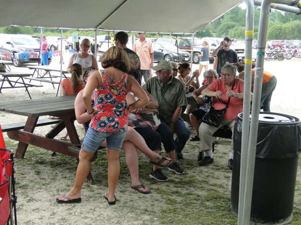 /pictures/CornRoast2018/DSC06270.jpg