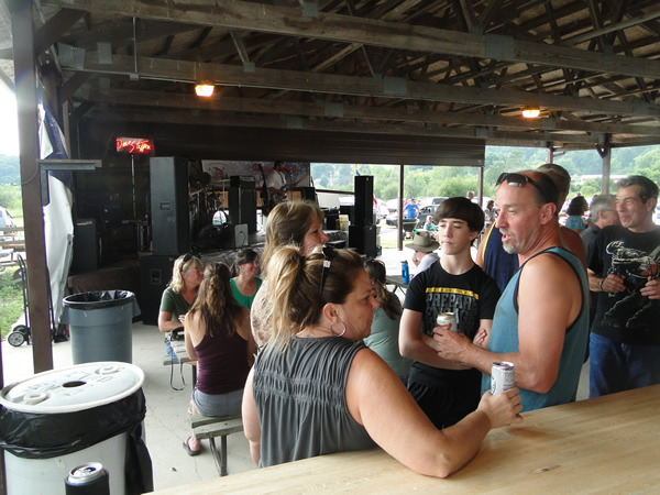 /pictures/CornRoast2018/DSC06271.jpg
