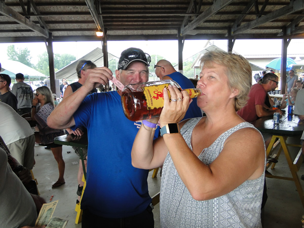 /pictures/CornRoast2018/DSC06275.jpg