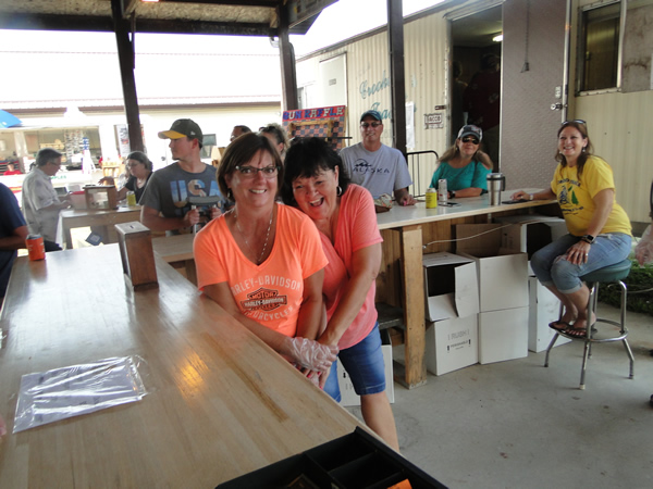 /pictures/CornRoast2018/DSC06313.jpg