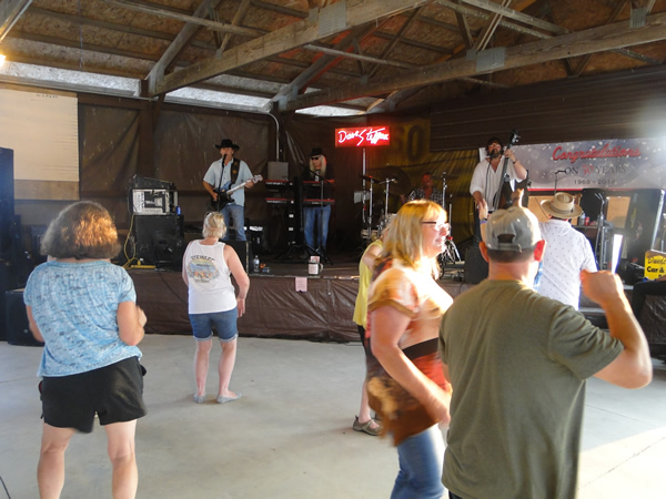 /pictures/CornRoast2018/DSC06338.jpg