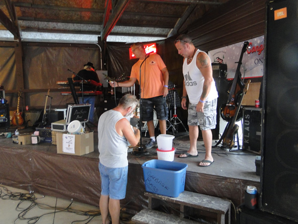 /pictures/CornRoast2018/DSC06343.jpg