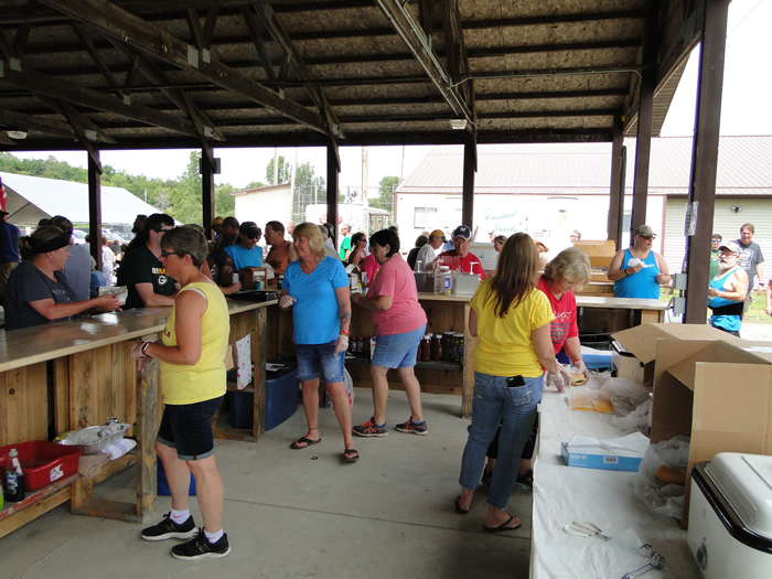 /pictures/CornRoast2019/DSC06764.jpg
