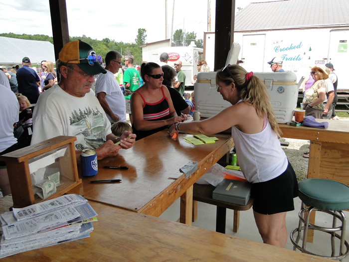 /pictures/CornRoast2019/DSC06765.jpg