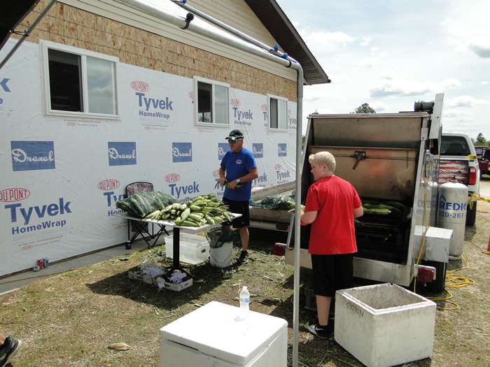 /pictures/CornRoast2019/DSC06767.jpg