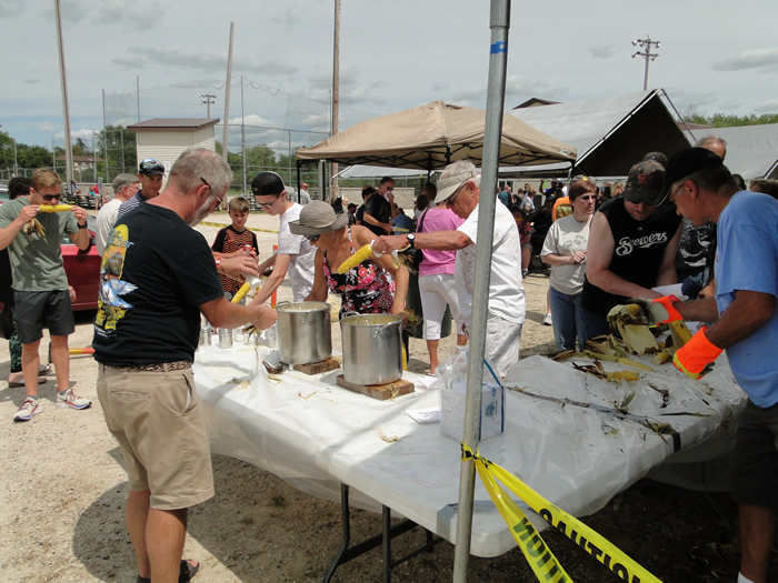 /pictures/CornRoast2019/DSC06768.jpg