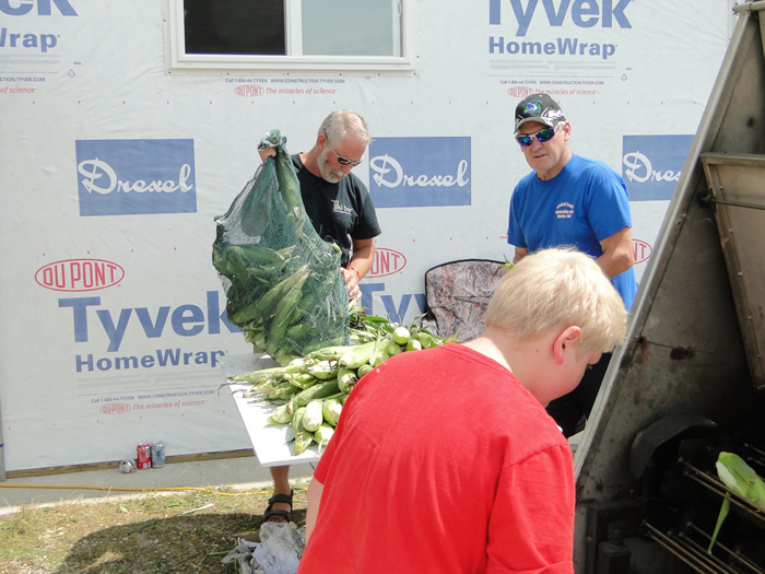 /pictures/CornRoast2019/DSC06775.jpg