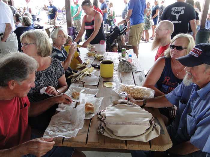 /pictures/CornRoast2019/DSC06799.jpg