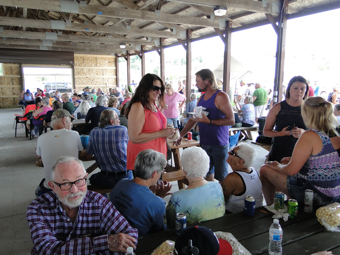 /pictures/CornRoast2019/DSC06800.jpg