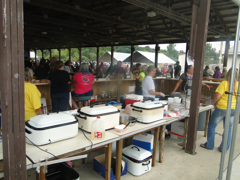 /pictures/CornRoast2022/DSC07231.jpg