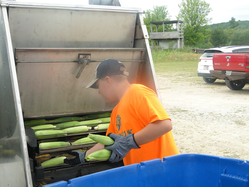 /pictures/CornRoast2022/DSC07241.jpg
