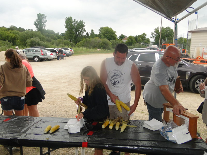 /pictures/CornRoast2022/DSC07247.jpg