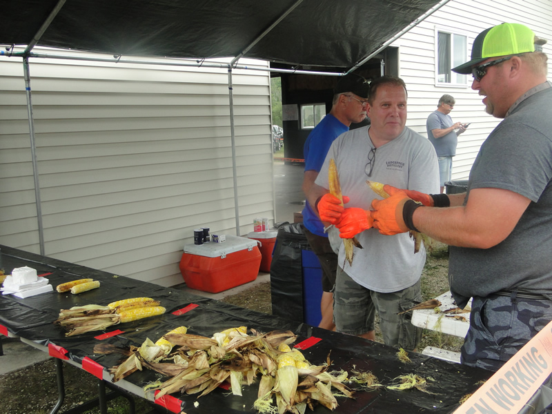 /pictures/CornRoast2022/DSC07251.jpg