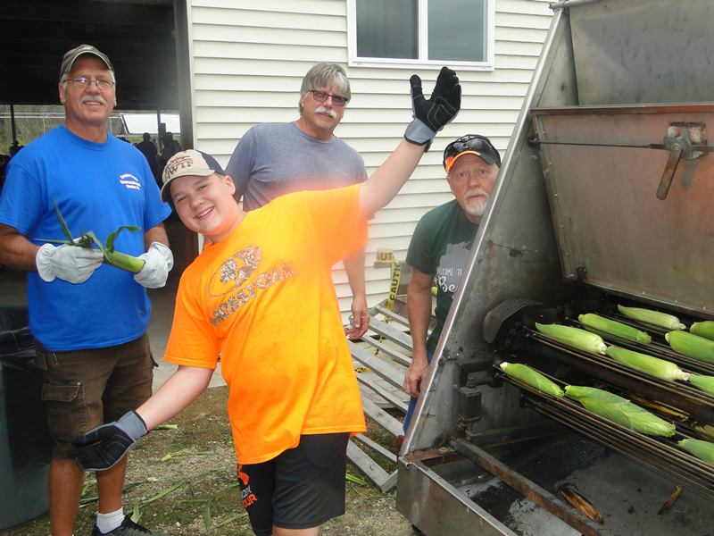 /pictures/CornRoast2022/DSC07256.jpg