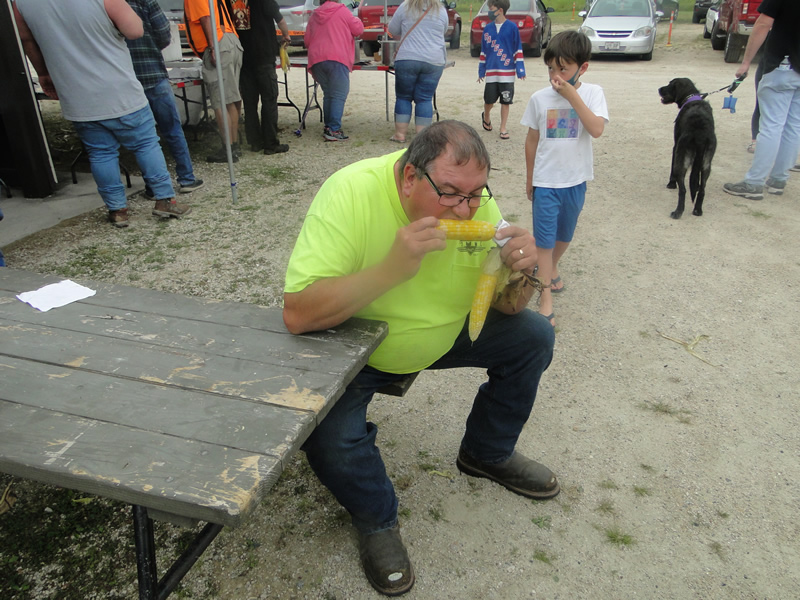 /pictures/CornRoast2022/DSC07269.jpg