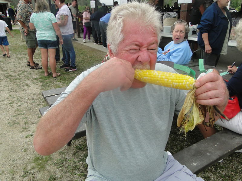 /pictures/CornRoast2022/DSC07270.jpg
