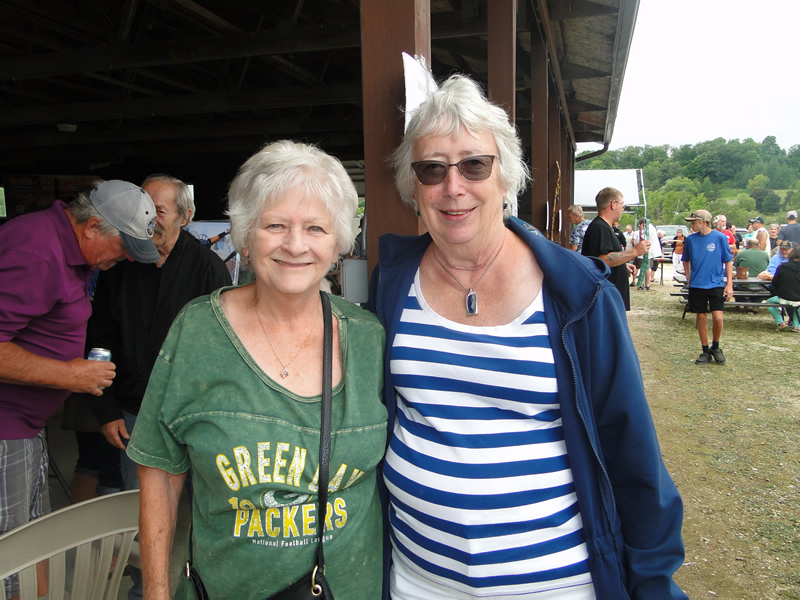 /pictures/CornRoast2022/DSC07304.jpg