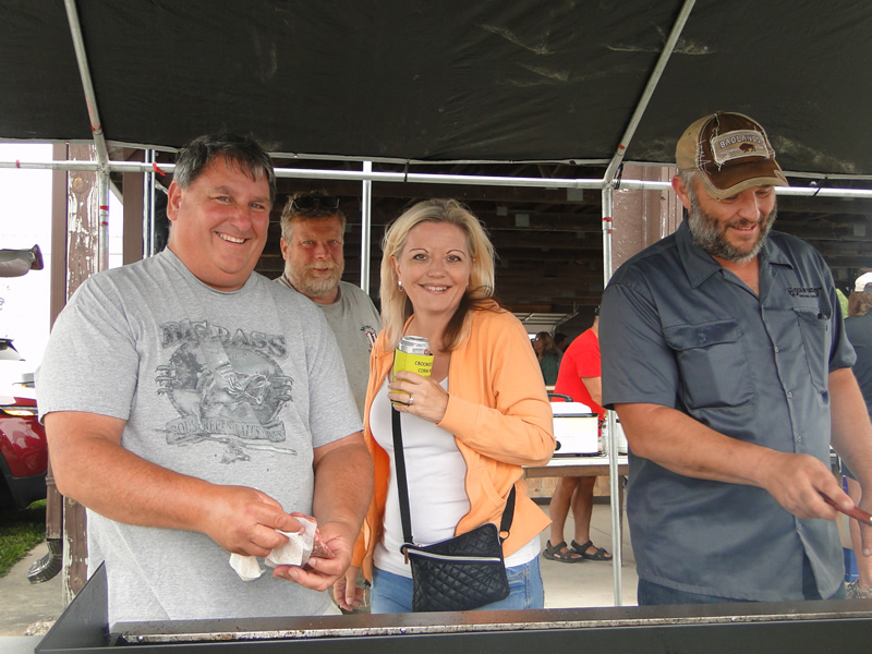 /pictures/CornRoast2022/DSC07318.jpg