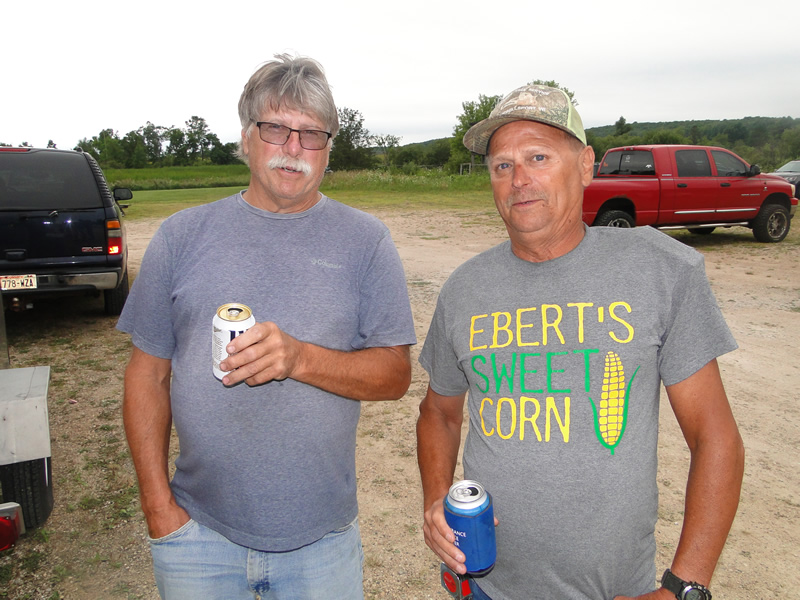 /pictures/CornRoast2022/DSC07325.jpg