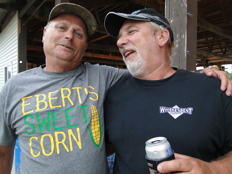 /pictures/CornRoast2022/DSC07347.jpg