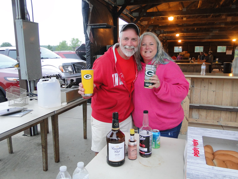 /pictures/CornRoast2022/DSC07375.jpg