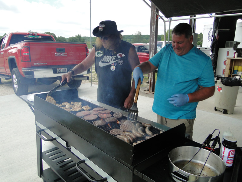 /pictures/CornRoast2023/DSC07459.jpg