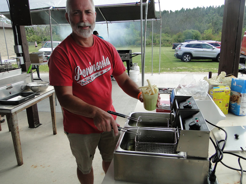 /pictures/CornRoast2023/DSC07463.jpg