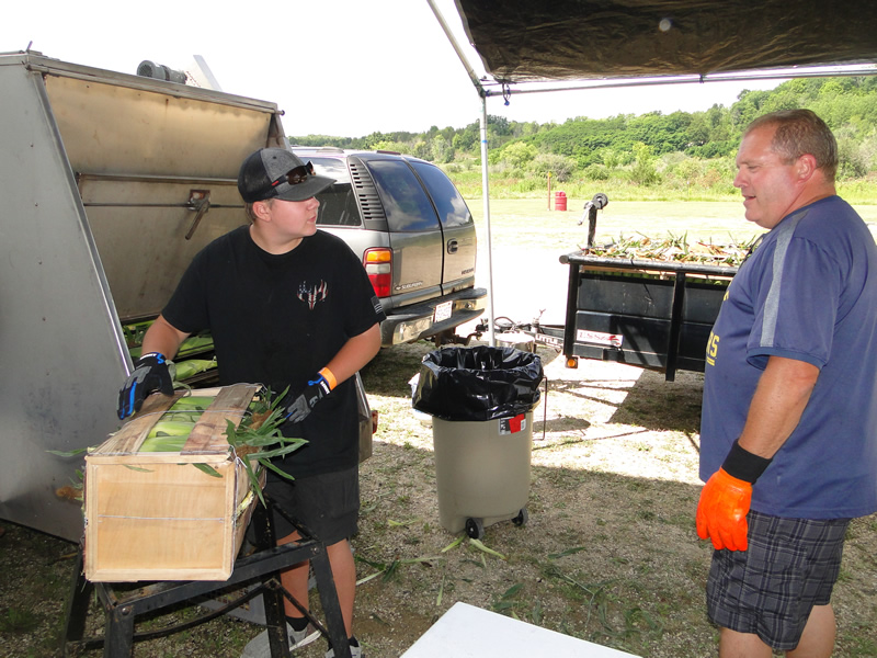 /pictures/CornRoast2023/DSC07465.jpg