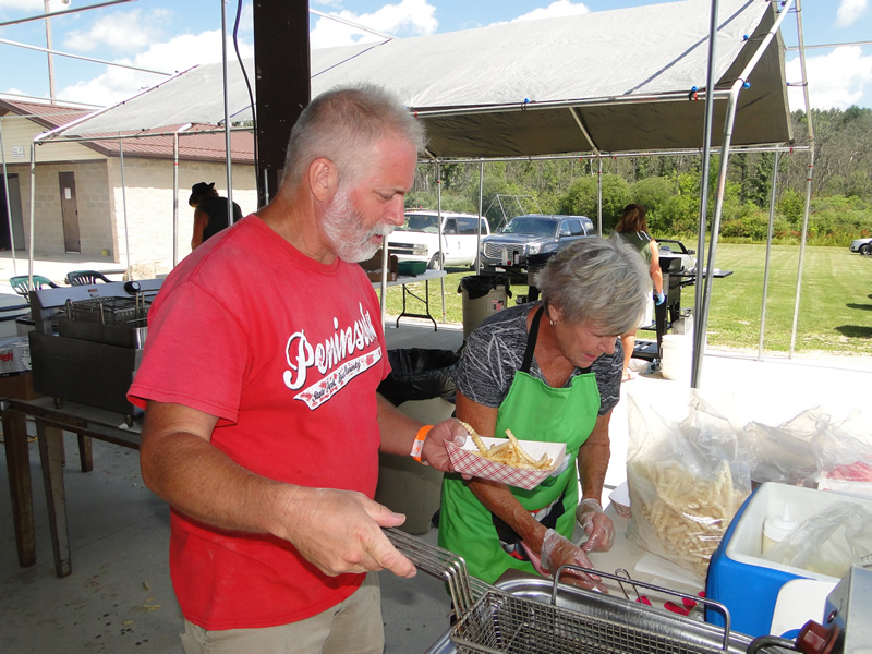 /pictures/CornRoast2023/DSC07474.jpg