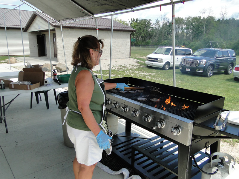 /pictures/CornRoast2023/DSC07475.jpg