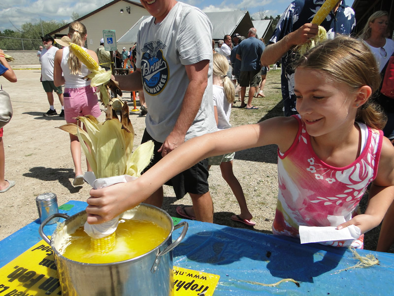 /pictures/CornRoast2023/DSC07486.jpg