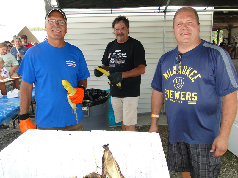 /pictures/CornRoast2023/DSC07488.jpg
