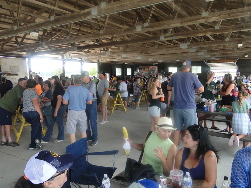 /pictures/CornRoast2023/DSC07513.jpg